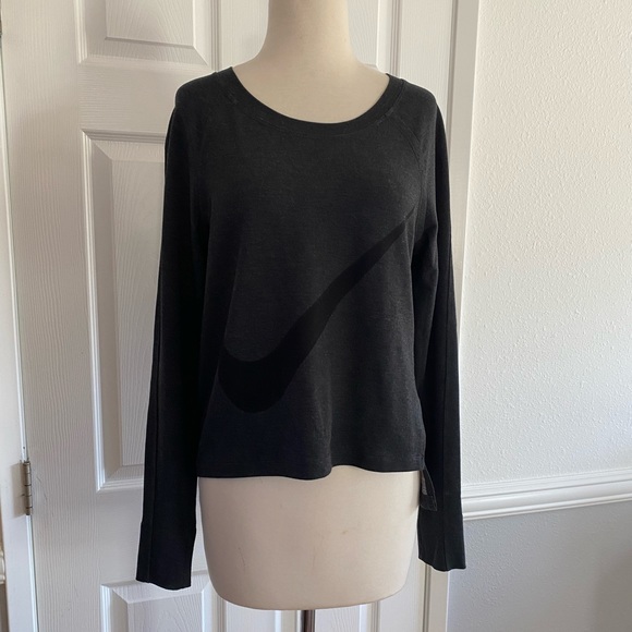 Nike Sphere Training Top - Picture 2 of 7